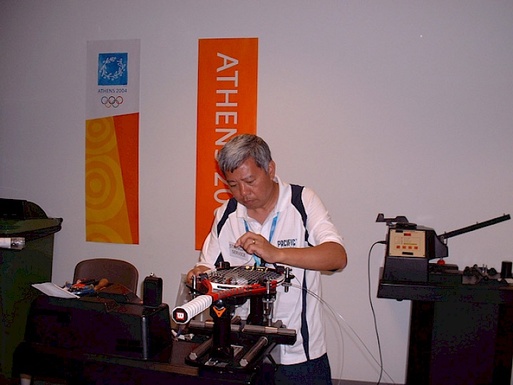 Stringing Roger Federer's racquet