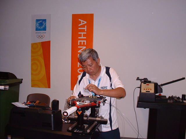 Stringing Roger Federer's racquet