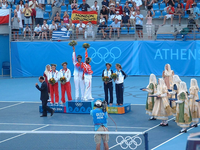 Gold Medal Ceremony - Ting Li and Tian Tian Sun